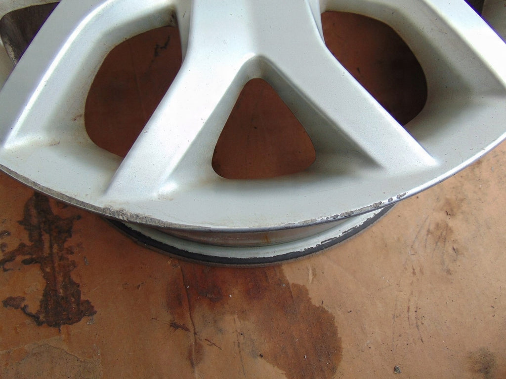 1x Alufelge 16 Zoll 6.5" 5x114.3 45ET Silber PZ474-E067D-Z Toyota Auris