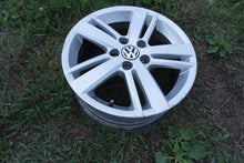 Laden Sie das Bild in den Galerie-Viewer, 1x Alufelge 15 Zoll 6.0&quot; 5x100 40ET Glanz Silber 6R0601025AB VW Polo Rim Wheel