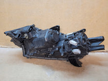 Laden Sie das Bild in den Galerie-Viewer, Frontscheinwerfer Mitsubishi Outlander III 8301C8-64 Full LED Rechts Headlight