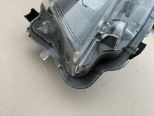 Load image into Gallery viewer, Frontscheinwerfer Toyota Yaris Links Scheinwerfer Headlight