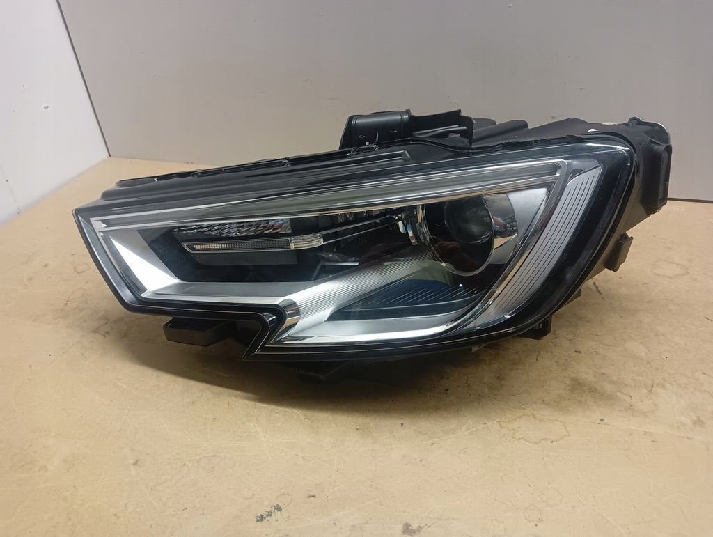 Frontscheinwerfer Audi A3 8V0941005E Xenon Ein Stück (Rechts oder Links)