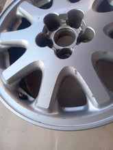 Laden Sie das Bild in den Galerie-Viewer, 1x Alufelge 15 Zoll 6.0&quot; 5x100 39ET Matt Silber 42611-2B010 Toyota Carina E