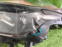 Laden Sie das Bild in den Galerie-Viewer, Frontscheinwerfer Hyundai I30 92101A6060 Links Scheinwerfer Headlight SCH6750405641tq