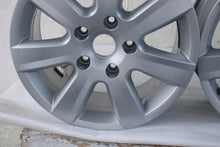 Load image into Gallery viewer, 1x Alufelge 17 Zoll 7.5&quot; 5x130 60ET Matt Silber 7P6601025 VW Touareg 7p6