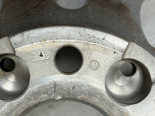 Laden Sie das Bild in den Galerie-Viewer, 1x Alufelge 17 Zoll 6.5&quot; 5x112 34 5ET A2064010100 Mercedes-Benz W206 Rim Wheel