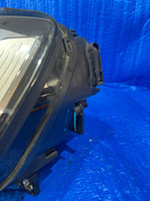 Laden Sie das Bild in den Galerie-Viewer, Frontscheinwerfer Audi A3 8V0941005E Xenon Links Scheinwerfer Headlight