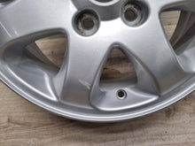 Load image into Gallery viewer, 1x Alufelge 15 Zoll K9965C36050 Kia Carnival I Rim Wheel FEL2444358695bj