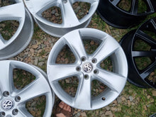 Laden Sie das Bild in den Galerie-Viewer, 4x Alufelge 17 Zoll 6.5" 5x112 39ET Silber 3C8601025F Audi Rim Wheel FEL1085837408hl