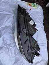 Laden Sie das Bild in den Galerie-Viewer, Frontscheinwerfer VW Touran 5TB941035B LED Links Scheinwerfer Headlight SCH9779371386dl