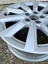 Laden Sie das Bild in den Galerie-Viewer, 1x Alufelge 16 Zoll 6.5&quot; 5x110 82A601025C Audi A1 Rim Wheel