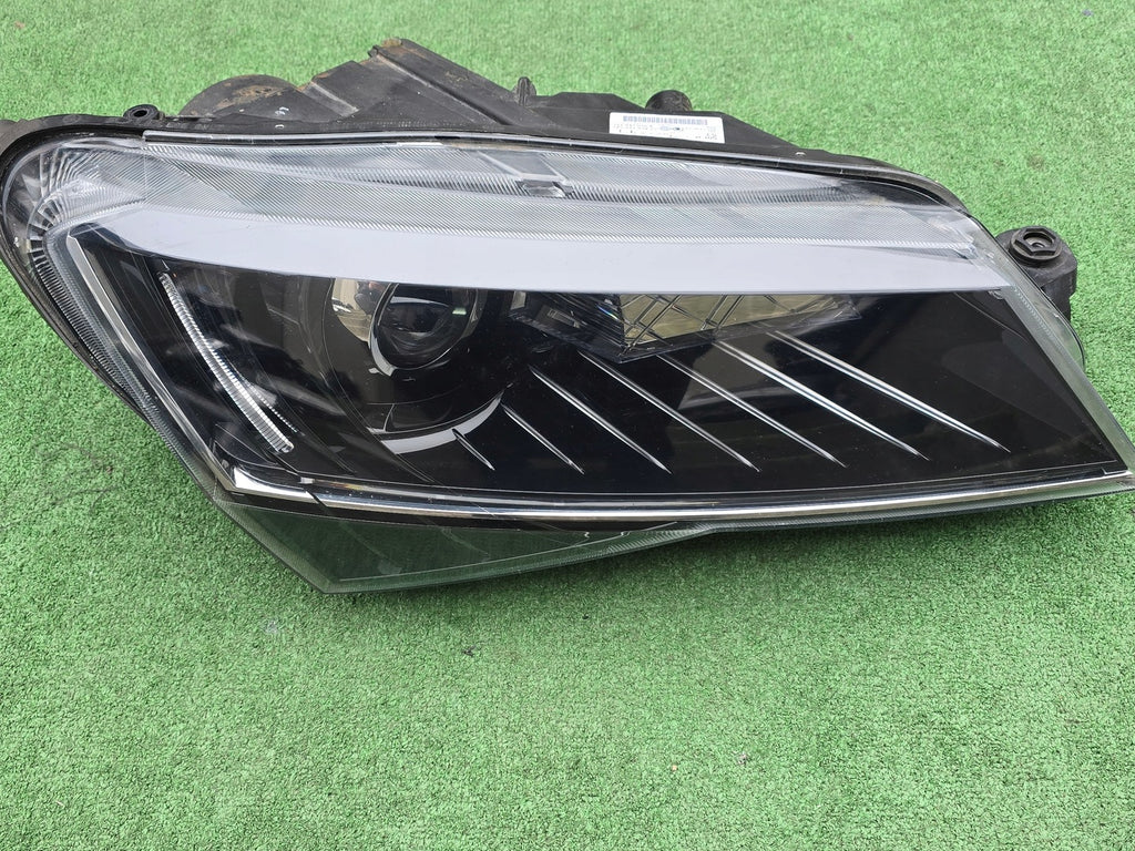 Frontscheinwerfer Skoda Superb III 3V1941016A Xenon Rechts Headlight SCH2214914723gw