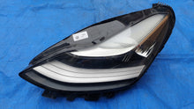 Laden Sie das Bild in den Galerie-Viewer, Frontscheinwerfer Tesla Model 3 1077375-00-C Links Scheinwerfer Headlight