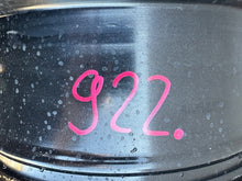 Laden Sie das Bild in den Galerie-Viewer, 1x Alufelge 18 Zoll 7.0&quot; 5x112 45ET Glanz Schwarz 57A601025 Skoda Karoq