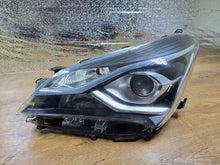 Load image into Gallery viewer, Frontscheinwerfer Toyota Yaris Links Scheinwerfer Headlight