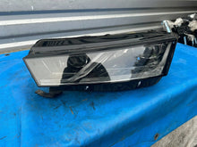 Laden Sie das Bild in den Galerie-Viewer, Frontscheinwerfer Skoda Octavia IV 5E4941015B Links Scheinwerfer Headlight SCH7421083131us