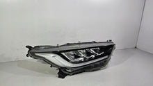 Laden Sie das Bild in den Galerie-Viewer, Frontscheinwerfer Toyota IV Yaris 214231347593 Rechts Scheinwerfer Headlight SCH5981352435gx