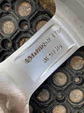 Laden Sie das Bild in den Galerie-Viewer, 1x Alufelge 17 Zoll 6.5" 5x112 44ET Glanz Silber A1774011200 Mercedes-Benz Cla FEL8504956088nd