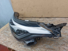 Laden Sie das Bild in den Galerie-Viewer, Frontscheinwerfer Toyota Chr 81110-YP280 Links Scheinwerfer Headlight