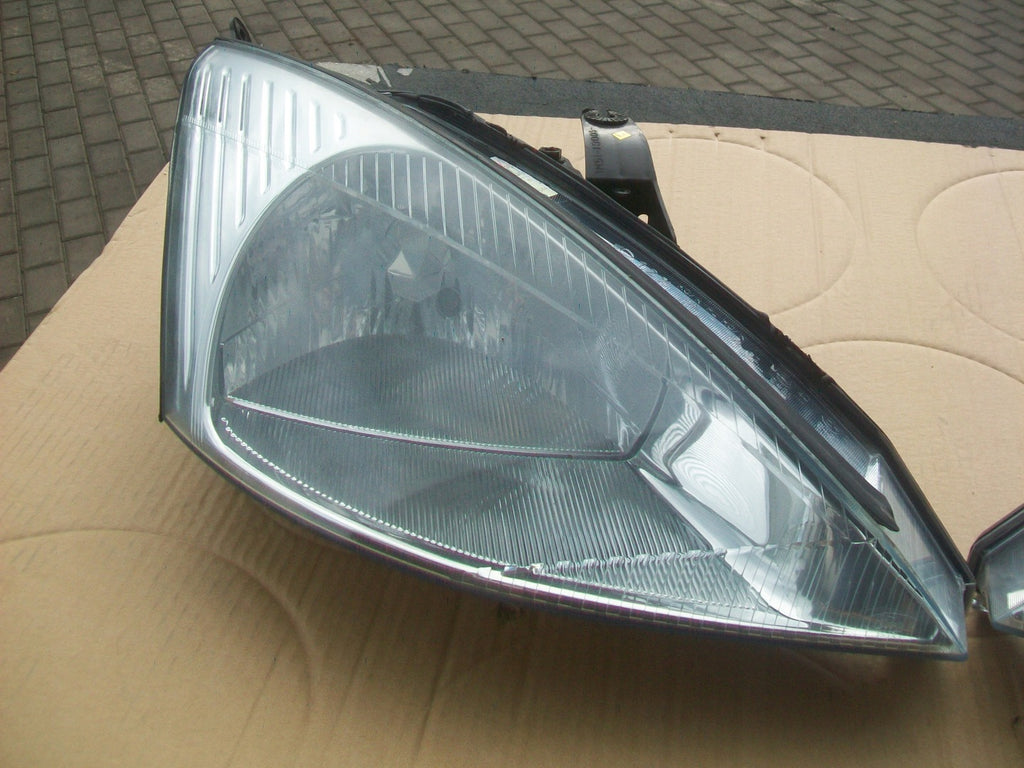 Frontscheinwerfer Ford Focus Ein Stück (Rechts oder Links) Headlight