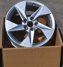 Load image into Gallery viewer, 1x Alufelge 17 Zoll 8.0" 5x112 46ET Glanz Silber 8Y0601025 Audi Rim Wheel FEL1981637681zm
