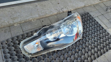 Laden Sie das Bild in den Galerie-Viewer, Frontscheinwerfer Mitsubishi Lancer VIII P8597 Links Scheinwerfer Headlight