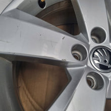 Load image into Gallery viewer, 1x Alufelge 16 Zoll 6.0" 5x100 35ET Glanz Silber 657601025J Skoda Scala FEL2875382006yj