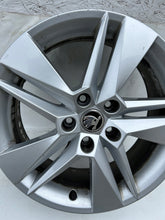 Laden Sie das Bild in den Galerie-Viewer, 1x Alufelge 17 Zoll 6.5&quot; 5x112 41ET 3V0601025BH Skoda Superb Iii Rim Wheel