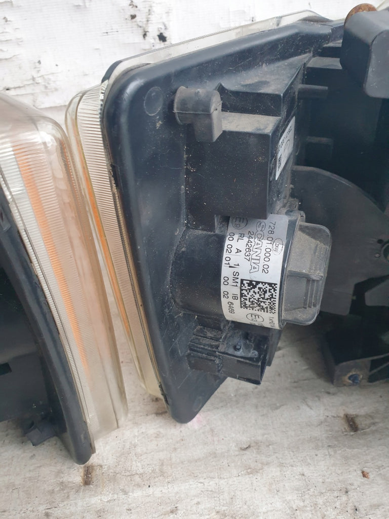 Frontscheinwerfer 2241829 Ein Satz Scheinwerfer Headlight SCH2828592138sw