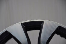Load image into Gallery viewer, 1x Alufelge 17 Zoll 7.0&quot; 5x114.3 43ET Glanz Graphit 403007202R Mg Rim Wheel