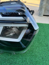 Load image into Gallery viewer, Frontscheinwerfer Dacia Duster 260106194R 260109550R Rechts Headlight