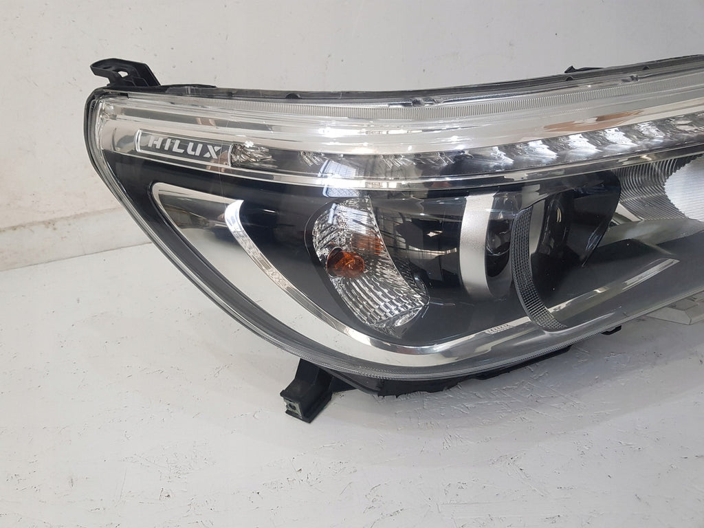 Frontscheinwerfer Toyota Hilux Rechts Scheinwerfer Headlight SCH5888916825aw