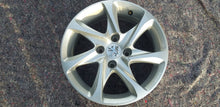 Load image into Gallery viewer, 1x Alufelge 15 Zoll 6.0" 4x100 23ET Glanz Silber 9673773577 Peugeot 208 FEL3616084752xs