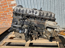 Laden Sie das Bild in den Galerie-Viewer, Motor Jeep Grand Cherokee Zj 4.0 251TKm 1992 Benzin Engine Unkomplett MOT8118750691sl