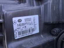 Laden Sie das Bild in den Galerie-Viewer, Frontscheinwerfer Mercedes-Benz Sprinter 906 A9068203161 Xenon Rechts oder Links SCH8130689450to