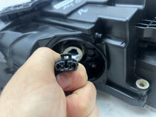Laden Sie das Bild in den Galerie-Viewer, Frontscheinwerfer Audi A4 B9 8W0941006 Xenon Rechts Scheinwerfer Headlight SCH1440330453xt