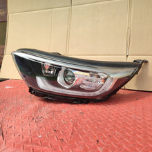 Laden Sie das Bild in den Galerie-Viewer, Frontscheinwerfer Kia Stonic 32101-H8 LED Ein Stück (Rechts oder Links)