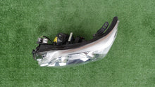 Laden Sie das Bild in den Galerie-Viewer, Frontscheinwerfer Toyota Land Cruiser Xenon Links Scheinwerfer Headlight SCH1680941639zc