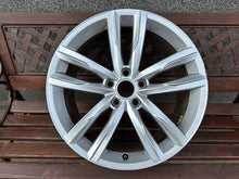 Load image into Gallery viewer, 1x Alufelge 18 Zoll 8.0" 5x112 44ET Glanz Silber 3G0601025H VW Passat B8 FEL7844859802th