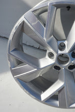 Laden Sie das Bild in den Galerie-Viewer, 1x Alufelge 19 Zoll 7.0&quot; 5x112 43ET Glanz Silber 565601025F Skoda Kodiaq