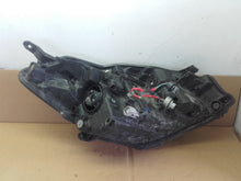 Laden Sie das Bild in den Galerie-Viewer, Frontscheinwerfer Toyota Yaris Links Scheinwerfer Headlight SCH4179920486nb