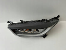 Laden Sie das Bild in den Galerie-Viewer, Frontscheinwerfer Toyota Yaris EUK0-8 Full LED Links Scheinwerfer Headlight SCH5040395383hh