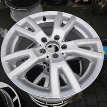 Laden Sie das Bild in den Galerie-Viewer, 1x Alufelge 17 Zoll 7.5" 5x112 47ET Glanz Silber A2044015802 Mercedes-Benz W204 FEL6722996066sr