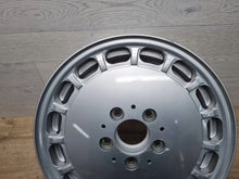 Laden Sie das Bild in den Galerie-Viewer, 1x Alufelge 15 Zoll 6.5&quot; 5x112 49ET 1244001802 Mercedes-Benz W124 Rim Wheel