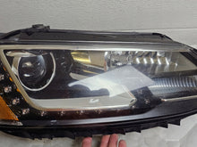 Laden Sie das Bild in den Galerie-Viewer, Frontscheinwerfer VW Jetta IV 5C7941752 8K0941597 4H094132 Xenon Rechts SCH3090704539cu