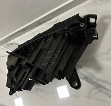 Laden Sie das Bild in den Galerie-Viewer, Frontscheinwerfer Skoda Enyaq 5LB941016 Rechts Scheinwerfer Headlight