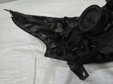 Laden Sie das Bild in den Galerie-Viewer, Frontscheinwerfer Opel Vivaro B 260602711R Ein Stück (Rechts oder Links)