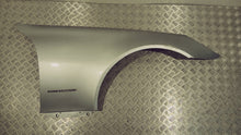 Laden Sie das Bild in den Galerie-Viewer, Kotflügel Mercedes-Benz Slk A1718810214 Vorne Rechts Silber