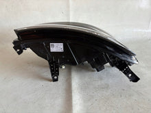 Laden Sie das Bild in den Galerie-Viewer, Frontscheinwerfer Renault 260100650R Rechts Scheinwerfer Headlight SCH1257398067za
