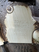 Laden Sie das Bild in den Galerie-Viewer, Frontscheinwerfer Toyota Avensis 8112605310 Rechts Scheinwerfer Headlight SCH7371639300es