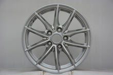 Laden Sie das Bild in den Galerie-Viewer, 1x Alufelge 16 Zoll 6.5&quot; 5x112 22ET Glanz Silber 6876921 BMW 1 Rim Wheel